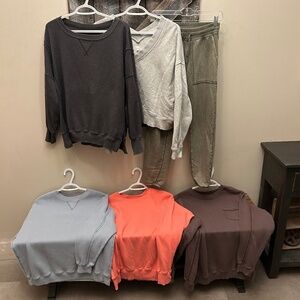 Lot of (5) Aerie & American Eagle Tops & (1) Aerie Sweatpants all Size XS